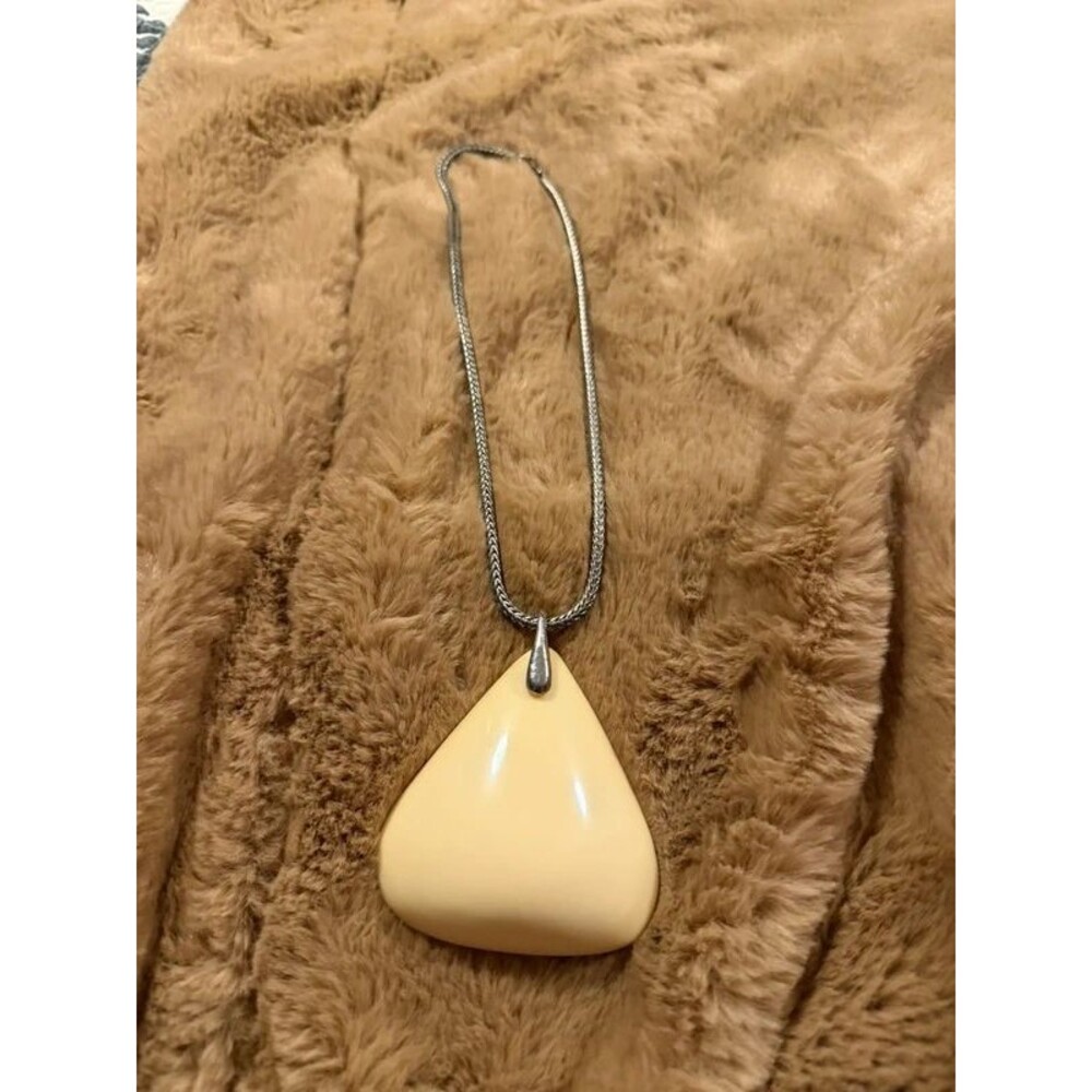 Vintage Modernist Cream Triangle Pendant Necklace - Retro Silver Tone